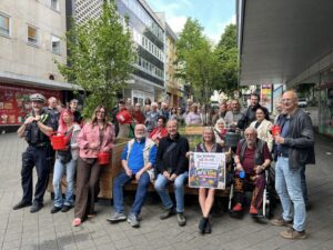 Gruppe von Menschen in der Essener Innenstadt